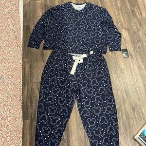 NWT Disney sleepwear set